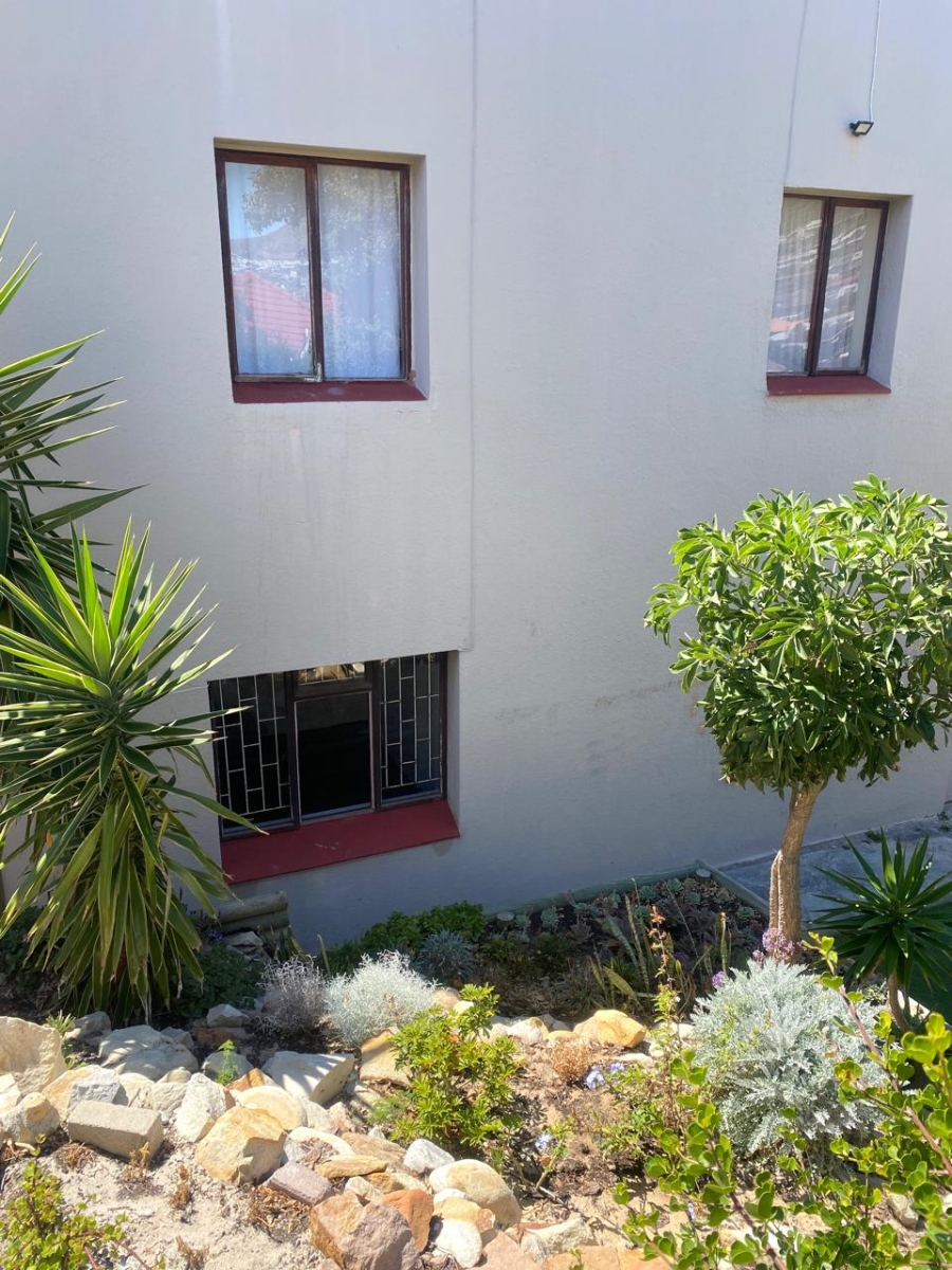 To Let 1 Bedroom Property for Rent in Fish Hoek Western Cape